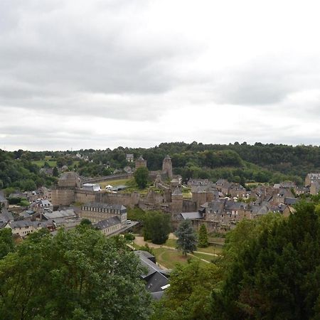 Mercier De Montigny - Les Chambres Du Beffroi - Spa Et Massage Fougères Buitenkant foto