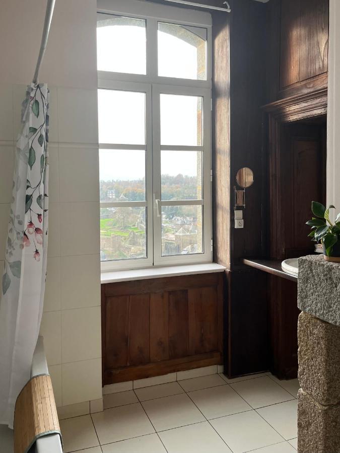 Mercier De Montigny - Les Chambres Du Beffroi - Spa Et Massage Fougères Buitenkant foto