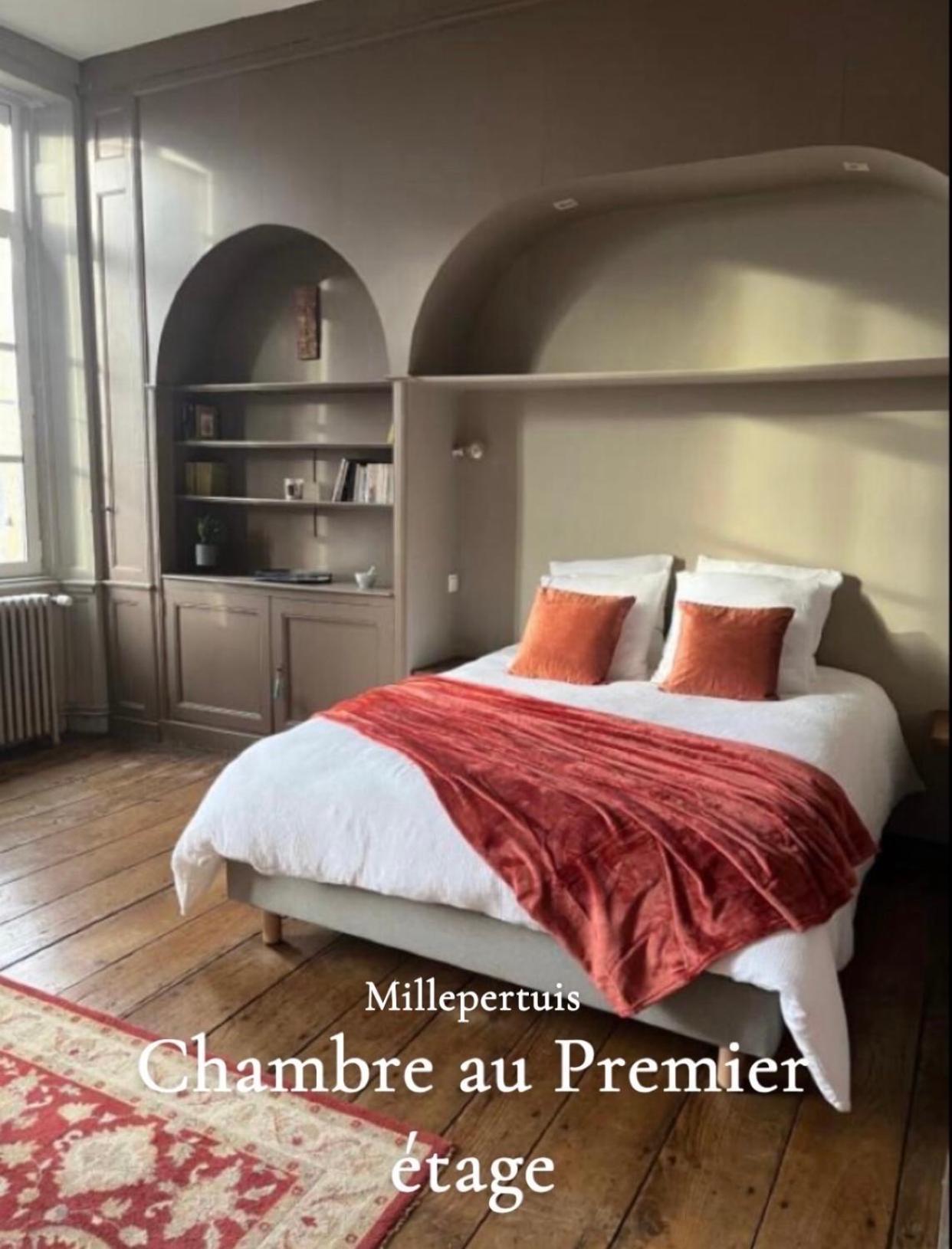Mercier De Montigny - Les Chambres Du Beffroi - Spa Et Massage Fougères Buitenkant foto